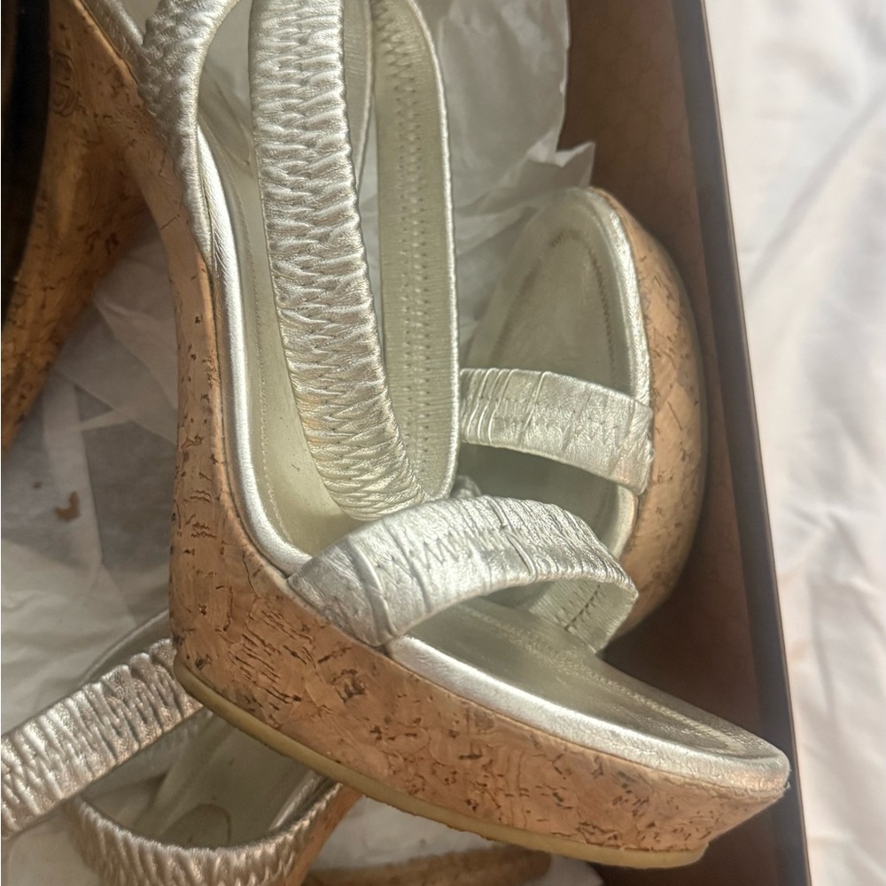 Gucci Brown Box with Gold Logo. They’re like new but cork got ruined in the box - Picture 4 of 16